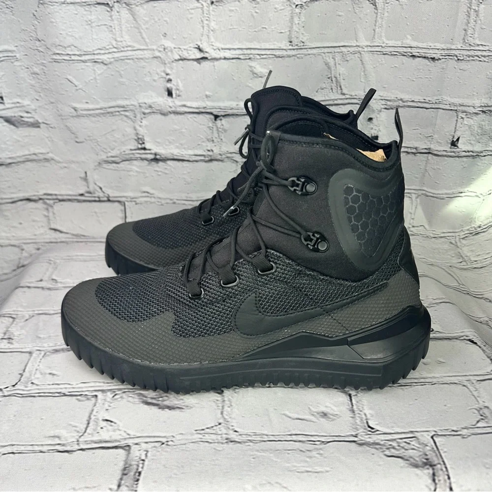 Nike Men's Air Wild Mid Triple Black Sneaker-Boot Size 10.5